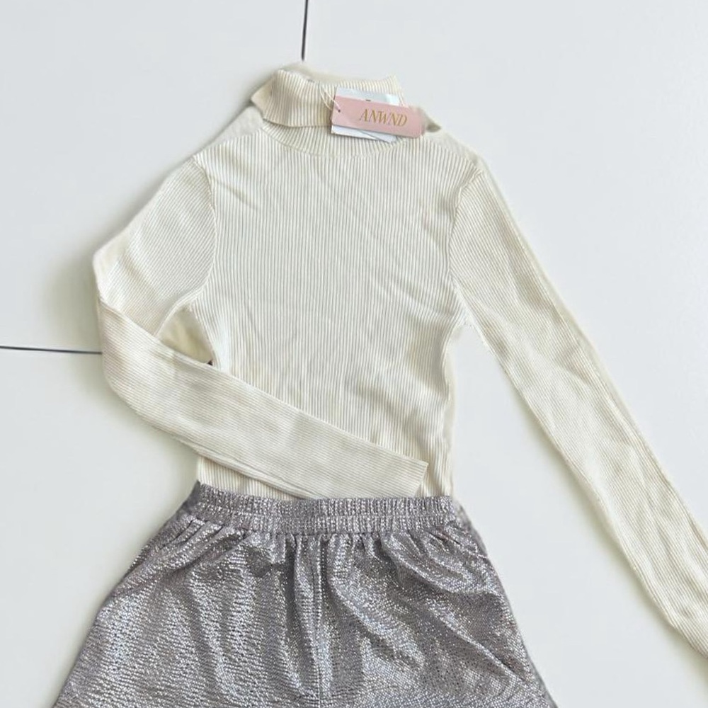 NWT Vanilla Turtleneck🤍